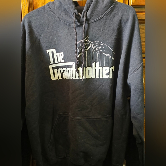 Gildan Tops - ☠️ Gildan Graphic " The Grandmother "